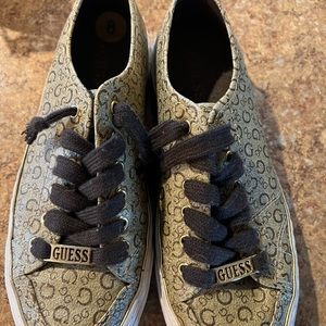 Guess sneakers very comfortable. Worn one time